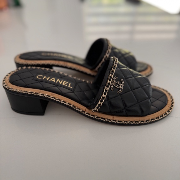 Chanel Interlocking CC Logo Slides Sandals Shoes Black Leather Gold Chain - Picture 8 of 11